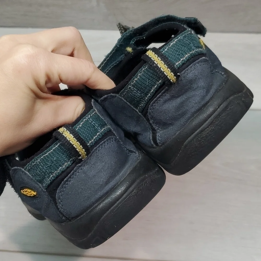 Keen Outdoor Big Kids Youth Sandals Shoes Waterproof Hiking Comfort sz 3